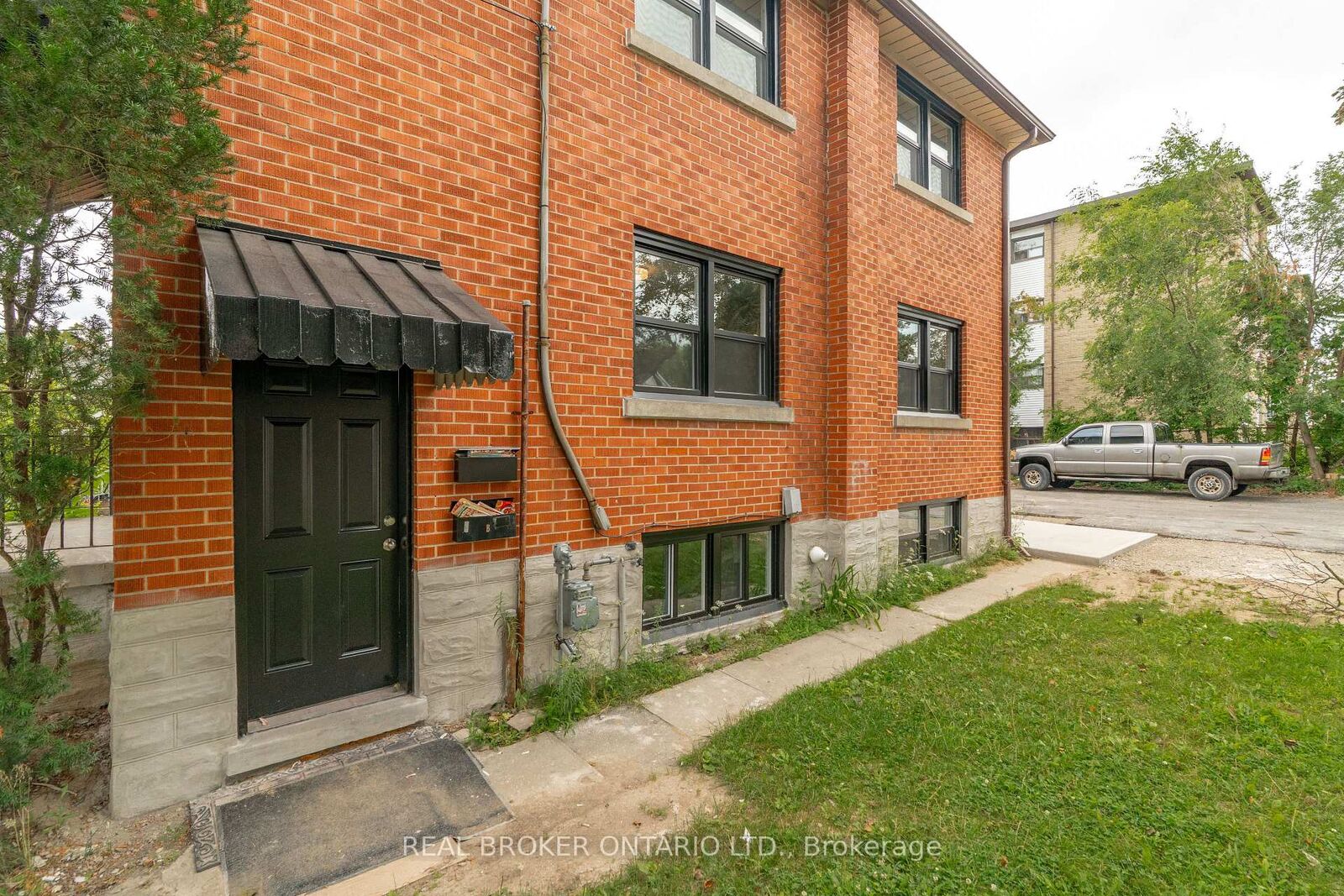 Property Photo:  293 Highland Road E B  ON N2M 3W6 
