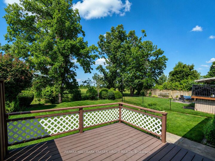 Property Photo: 3067 Westridge Boulevard ON K9K 2K5