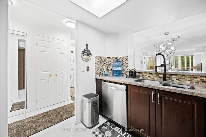 Property Photo: 325 Webb Drive 406 ON L5B 3Z9