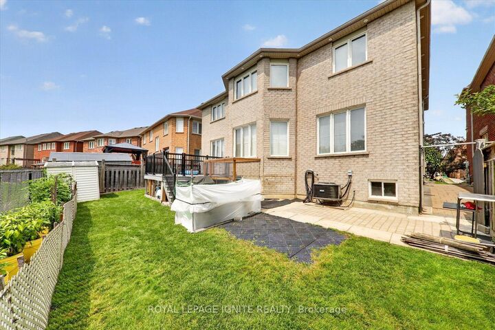 Property Photo:  53 Boulderbrook Drive Bsmt  ON M1X 2C2 