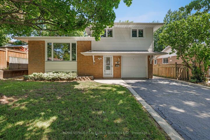 18 Osborne Crescent — photo 1