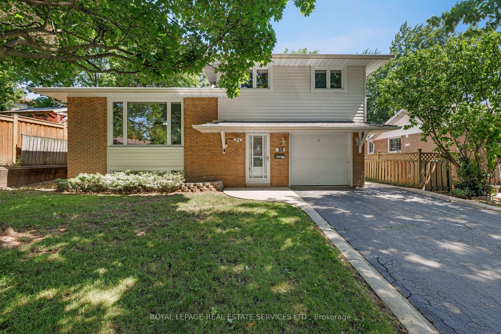 Property Photo: 18 Osborne Crescent ON L6H 1G1