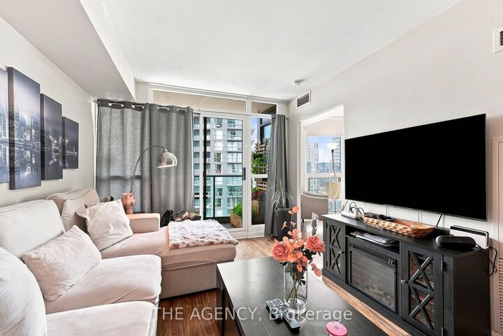Property Photo:  600 Fleet Street 2301  ON M5V 1B7 