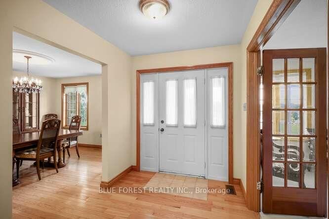 9869 Currie Road — photo 1