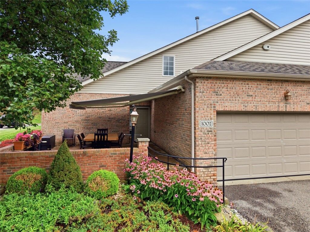 Property Photo:  1002 Park Place Lane  PA 15317 