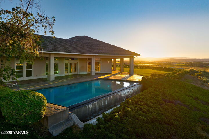 Property Photo:  24 Eagle Crest Dr  WA 98903 