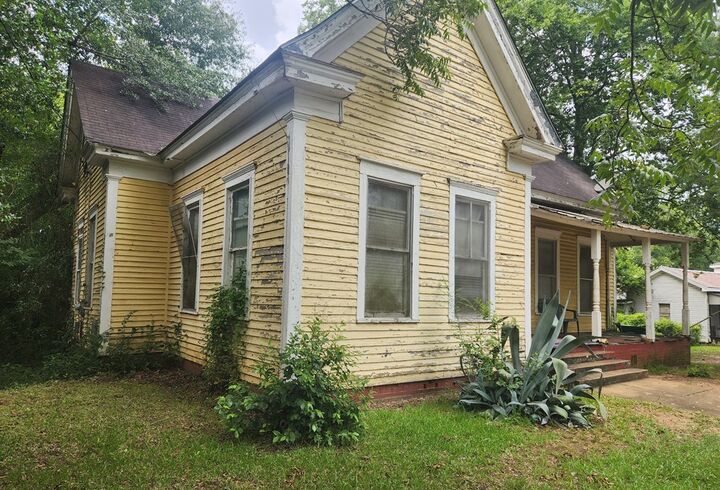 Property Photo: 527 NE Orange St NE GA 39842
