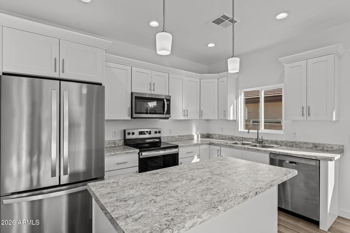 Property Photo:  766 N Don Frank Lane  AZ 85390 