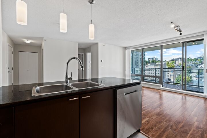 Property Photo: 39 Sixth Street 1408 BC V3L 0B3