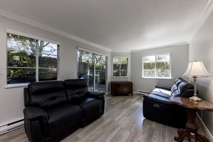 Property Photo: 249 E 4th Street 7 BC V7L 1J1