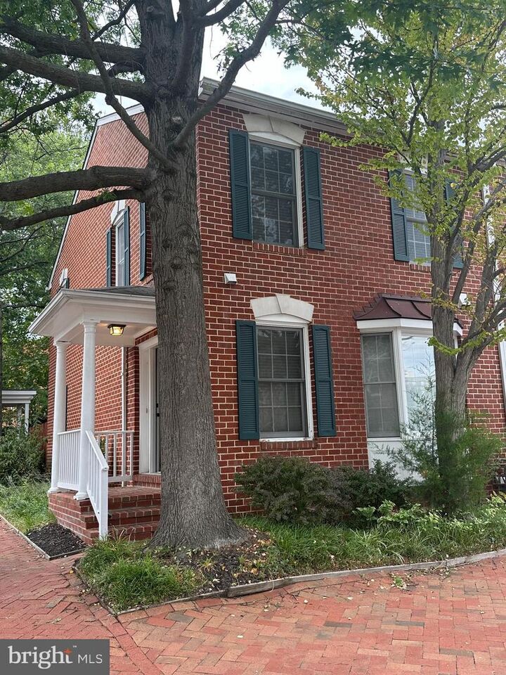 Property Photo:  2120 Tazewell Court N  VA 22207 