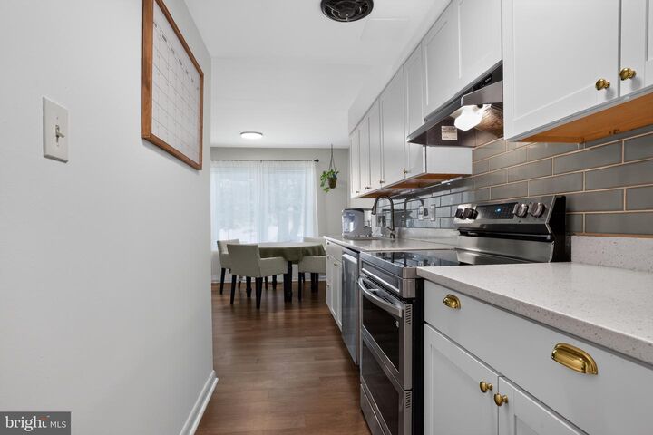 Property Photo: 14871 Emberdale Drive VA 22193