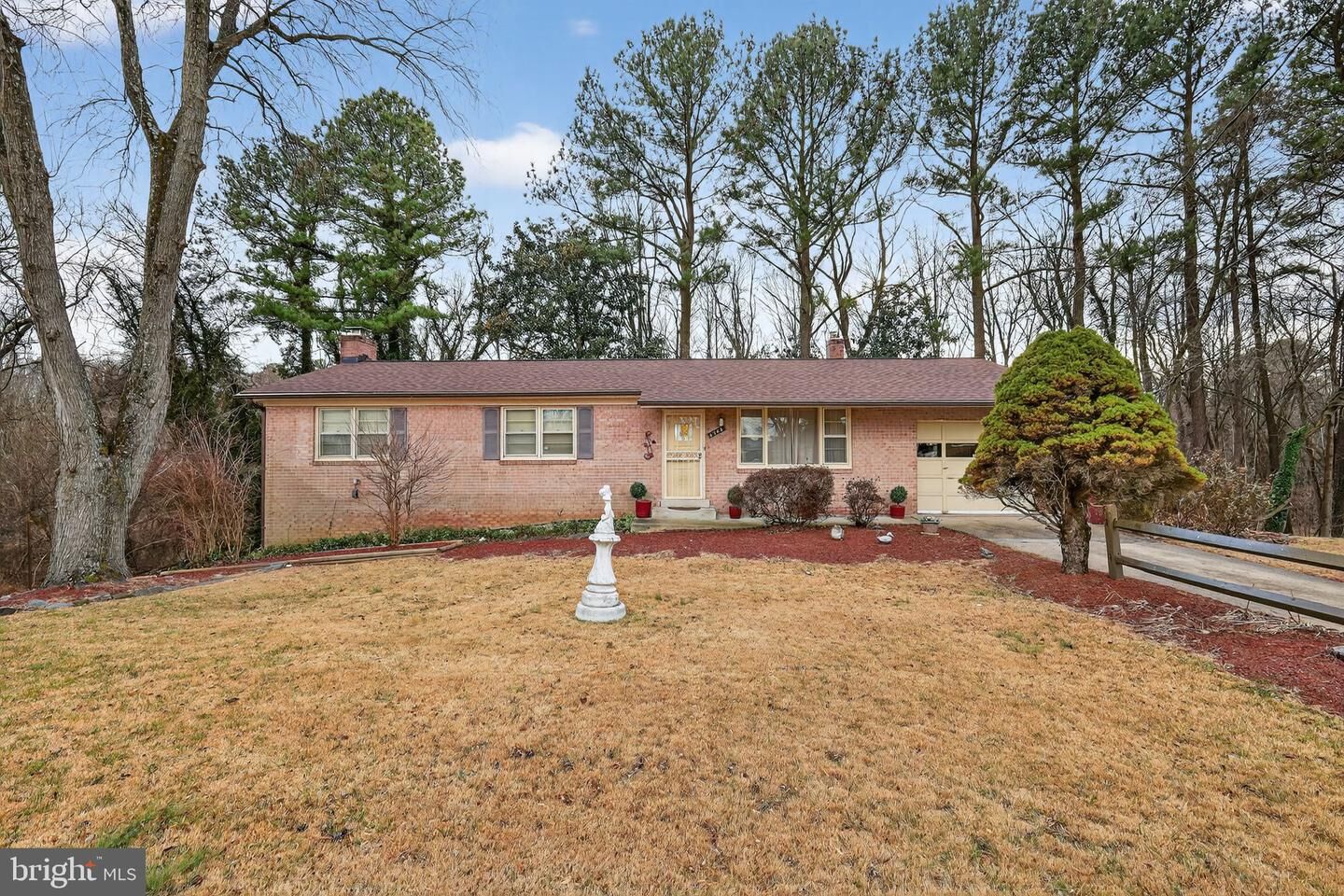 Property Photo: 4705 Brava Court MD 20744