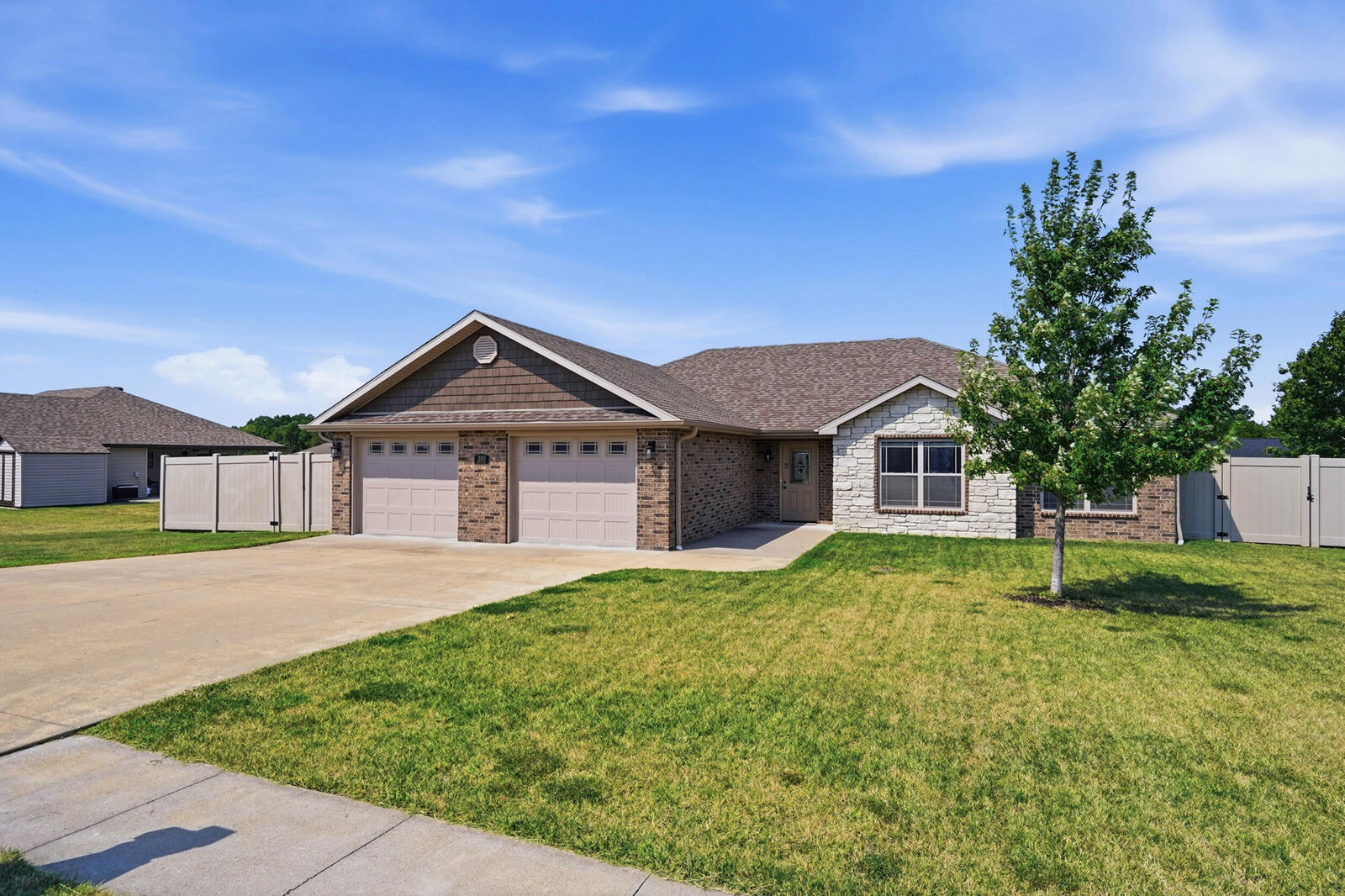 Property Photo:  380 Dover Dr  MO 65043 