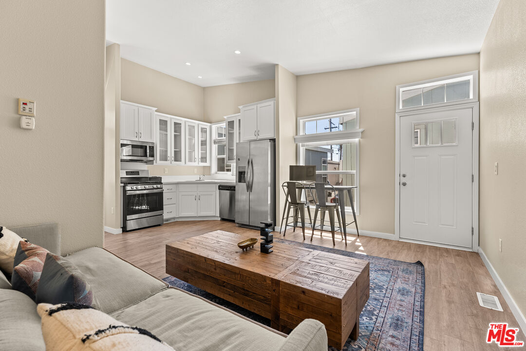 Property Photo:  8250 Lankershim Blvd, Unit 17  CA 91605 