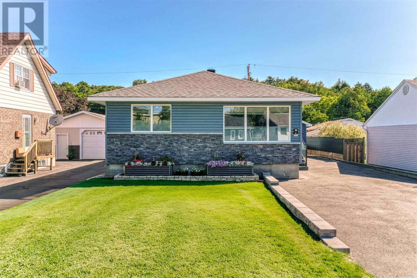 Property Photo: 9 Stevens Rd ON P5A 1M2