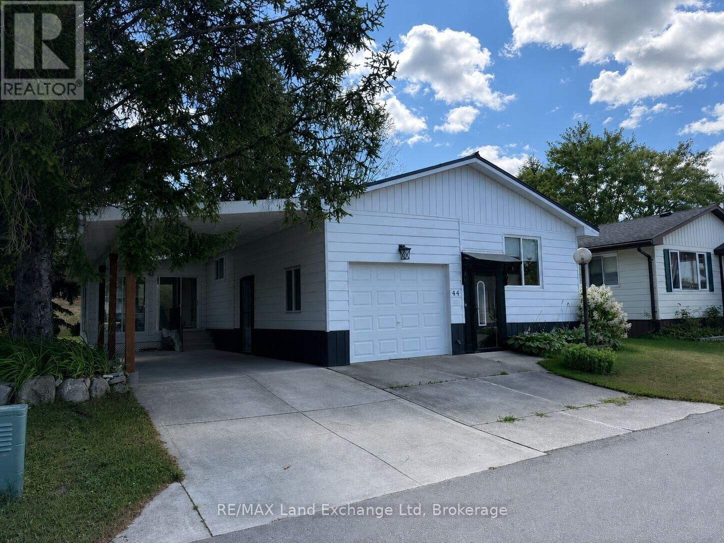 Property Photo:  44 Briarwood Crescent  ON N0G 2W0 