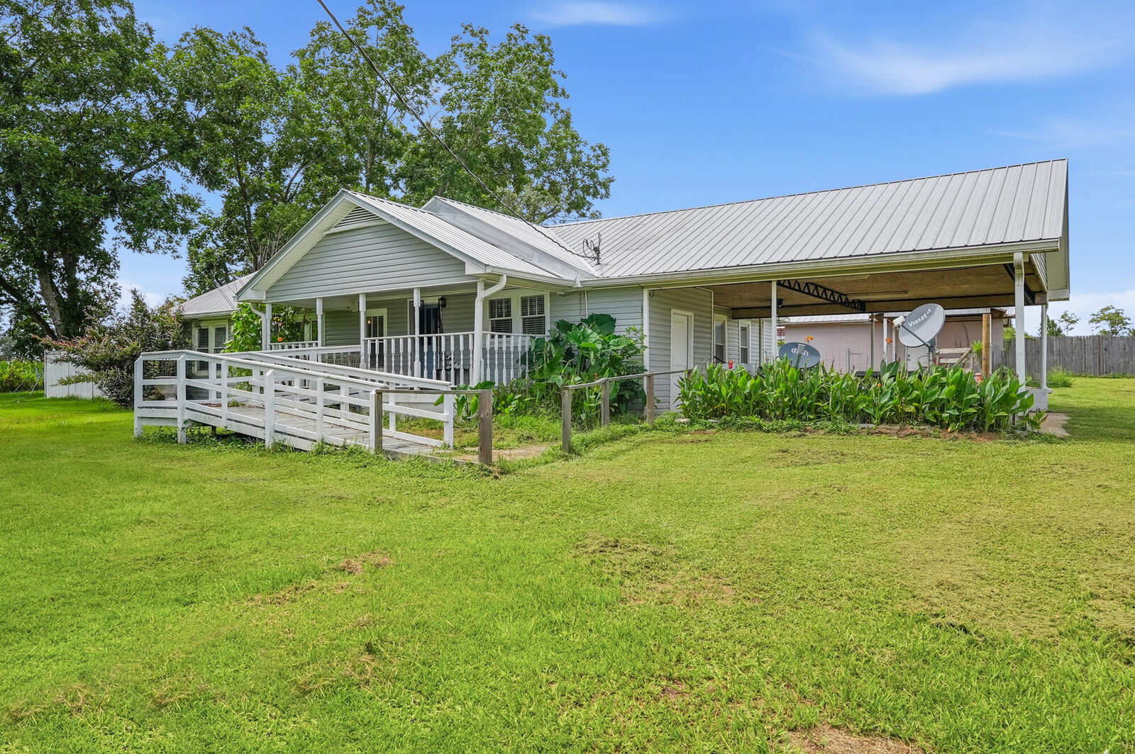Property Photo: 2919 T J Mitchell Road FL 32425