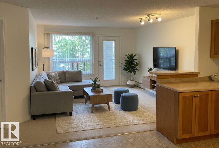 Property Photo: 7331 South Terwillegar Drive NW 6201 AB T6R 0L9