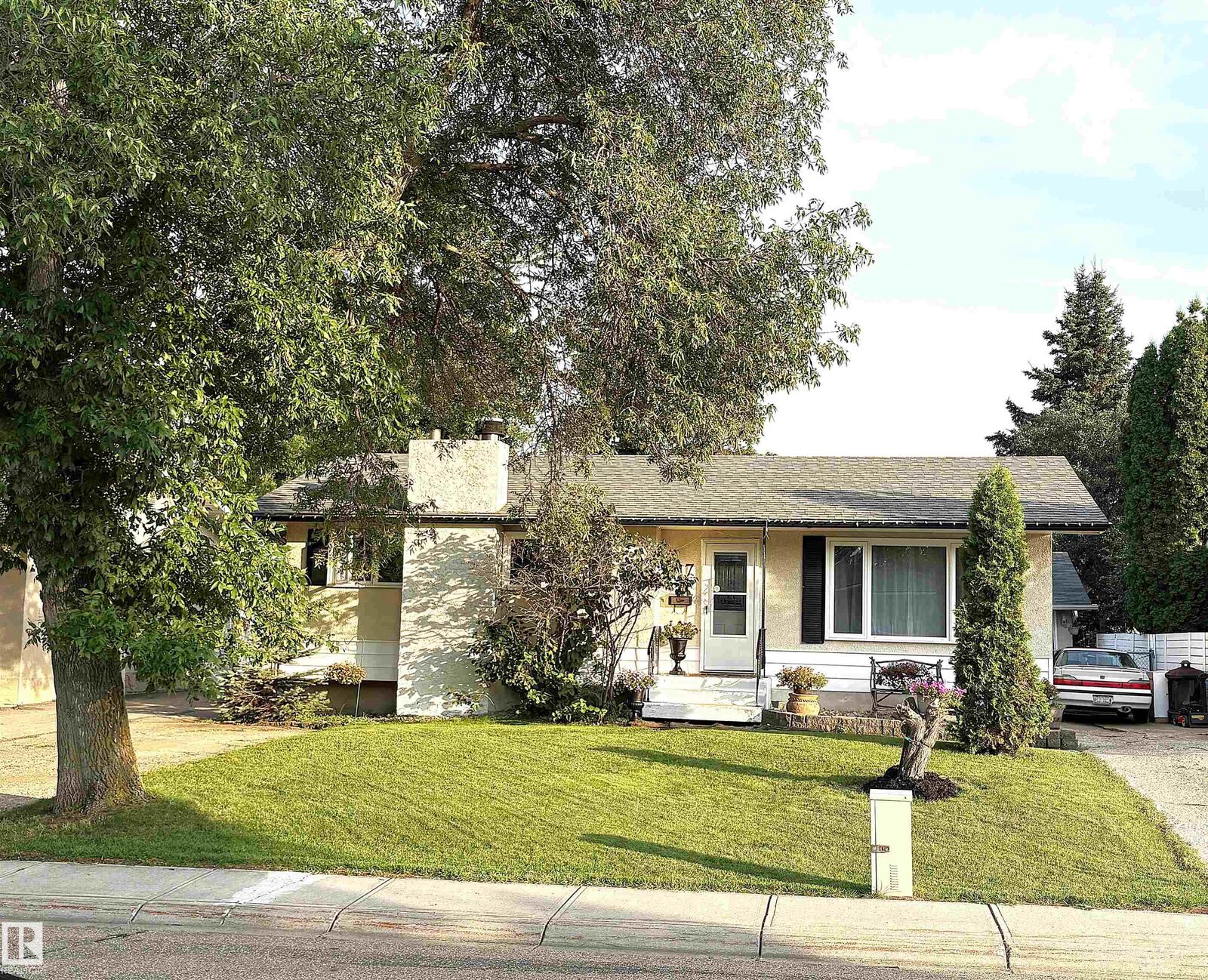 Property Photo: 17 Starling Drive AB T8A 0A6