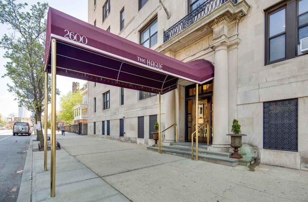 Property Photo: 2600 John F Kennedy Blvd 1E NJ 07306