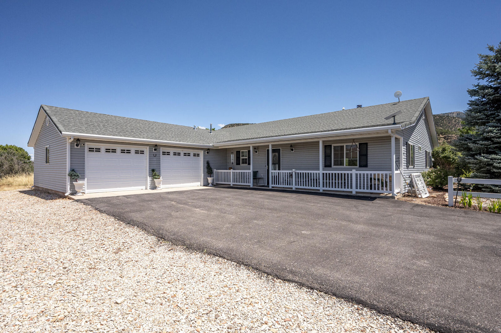 Property Photo: 762 W Wipishani Ln UT 84757
