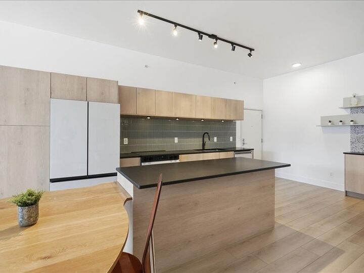 Property Photo:  400 E Locust Street  IA 50309 