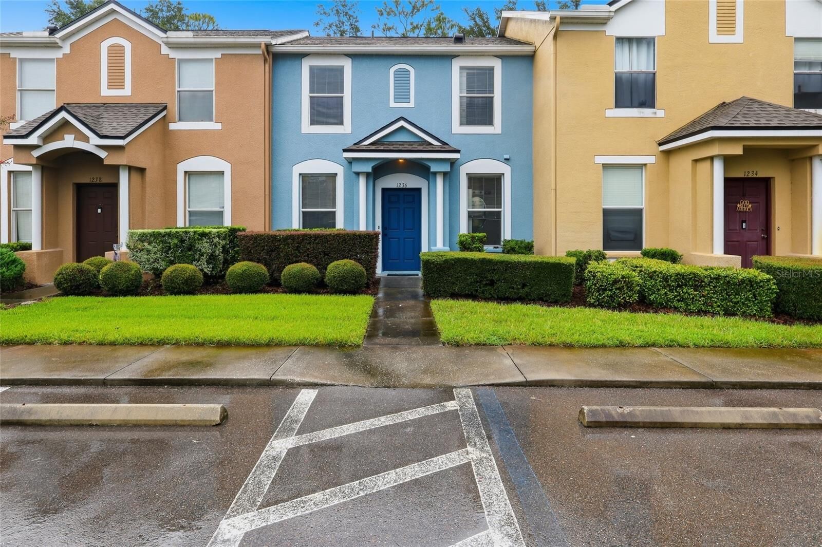 Property Photo: 1236 Blenheim Court FL 33543