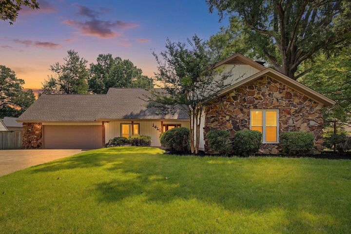 Property Photo: 1410 Riverwood Cv TN 38138