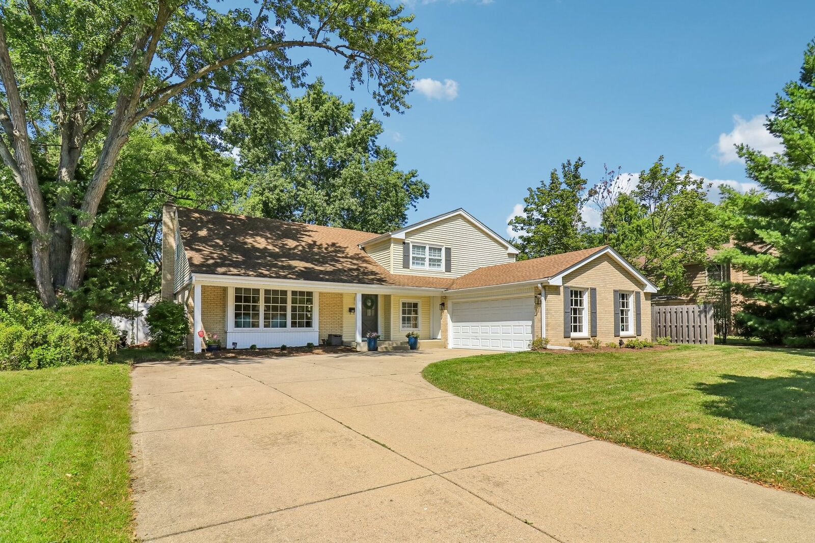 Property Photo:  938 N Marsha Drive  IL 60067 