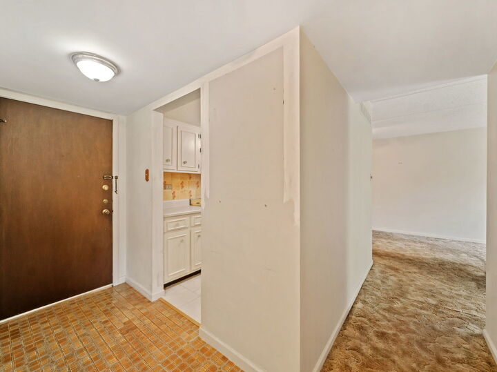 Property Photo: 500 Redondo Drive 205 IL 60516