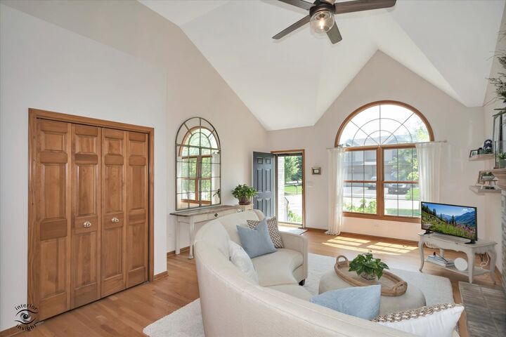 Property Photo:  600 Sudbury Circle  IL 60543 