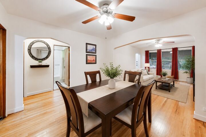 Property Photo: 5012 N Tripp Avenue IL 60630