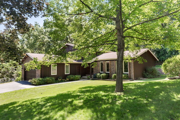 Property Photo:  1124 Crane Drive  IL 60118 