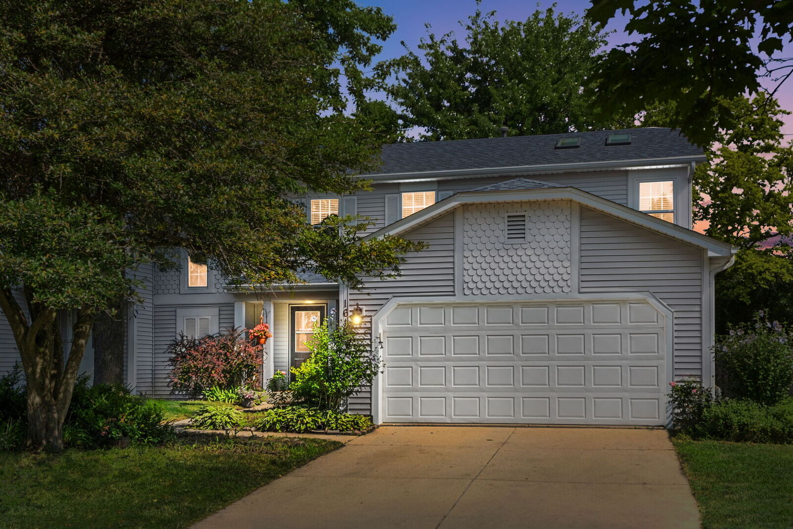 Property Photo: 1615 Estate Circle IL 60565