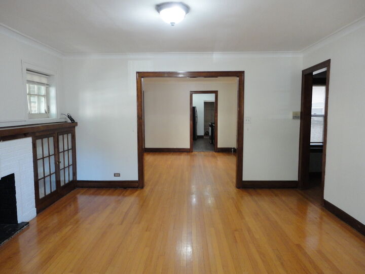 Property Photo: 5700 N Artesian Avenue 1S IL 60659
