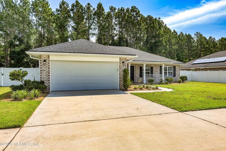Property Photo: 12540 Weeping Branch Circle FL 32218