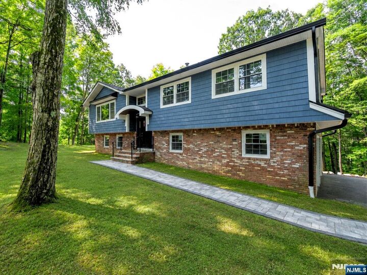 Property Photo:  220 Brook Valley Road  NJ 07082 