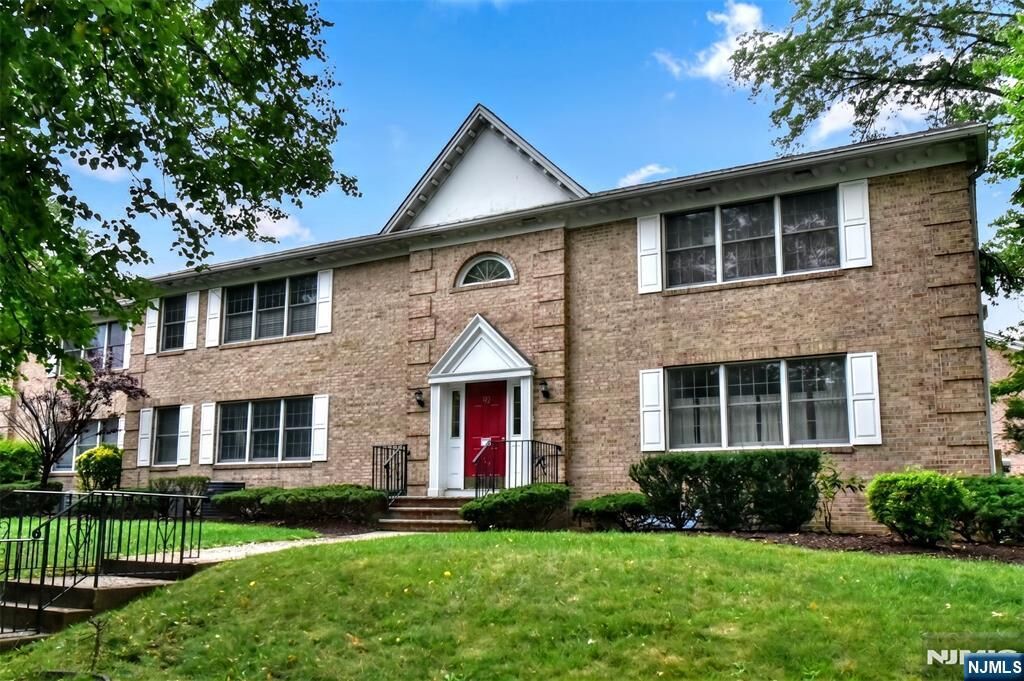 Property Photo:  10 S Irving Street 9B  NJ 07450 