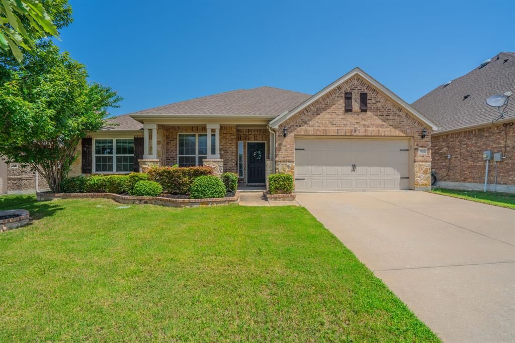 Property Photo: 2025 Plamera Lane TX 76131