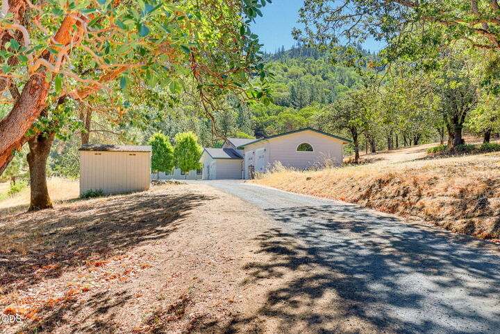 Property Photo:  620 Wards Creek Road  OR 97537 