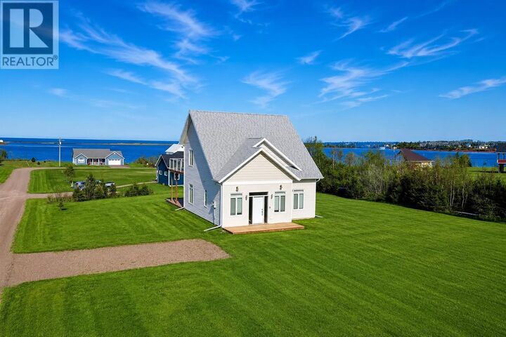 32 Blue Heron Crescent — photo 1