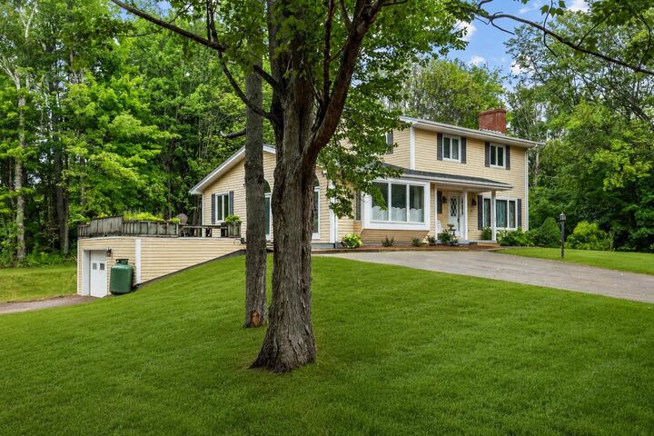 Property Photo:  45 Bonavista Avenue  PE C1B 1L3 