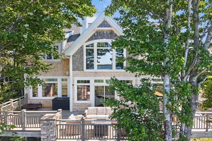 372 Macmillan Point Road — photo 1