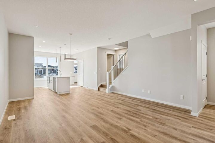 Property Photo:  471 Hotchkiss Manor SE  AB T3S 0N3 