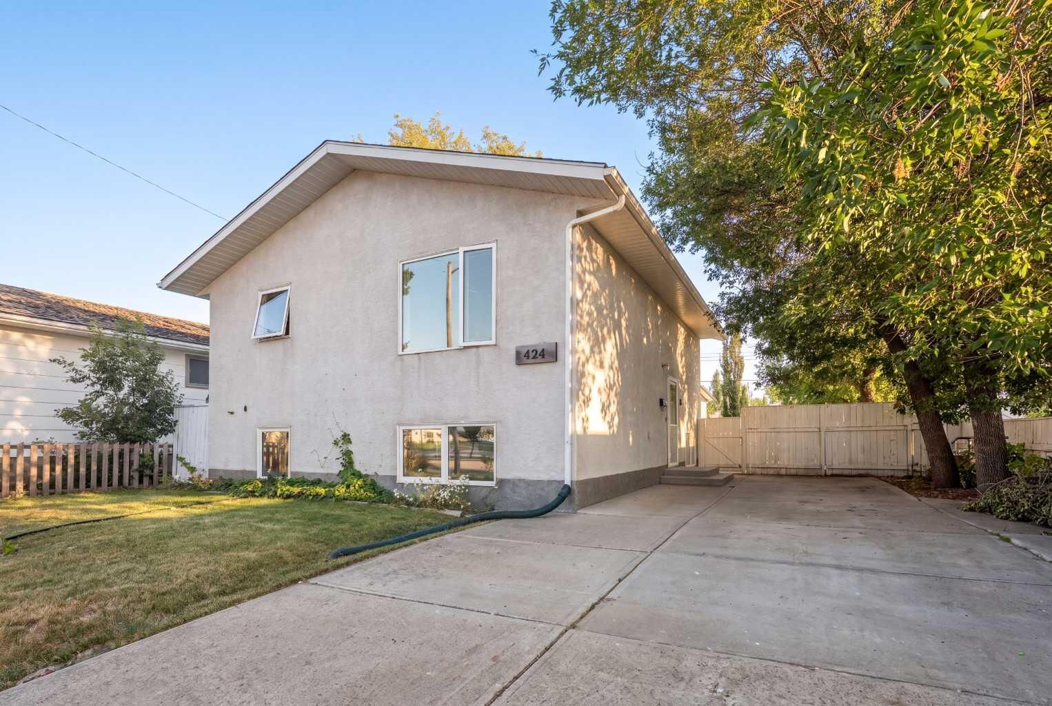Property Photo: 424 53 Avenue AB T0L 0V0