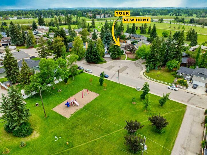 Property Photo: 15 Southdale Bay SW AB T2W 1W1