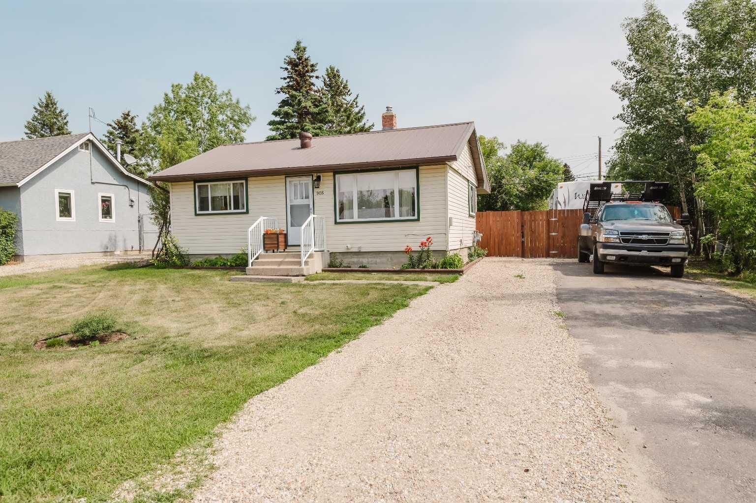 Property Photo: 908 6 Avenue AB T0H 0C0