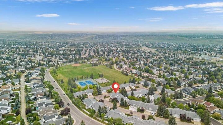 Property Photo: 52 Macewan Park Heights NW AB T3K 3W7