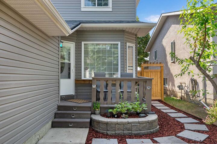 Property Photo: 232 Harvest Glen Place NE AB T3K 4J1
